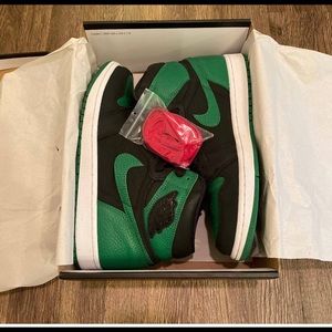Jordan 1 pine green size 9!